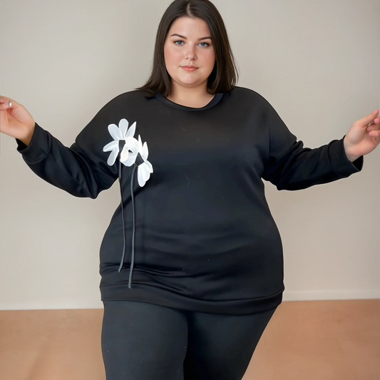 PULL NOIR A FLEUR RELIEF L'indisciplinée